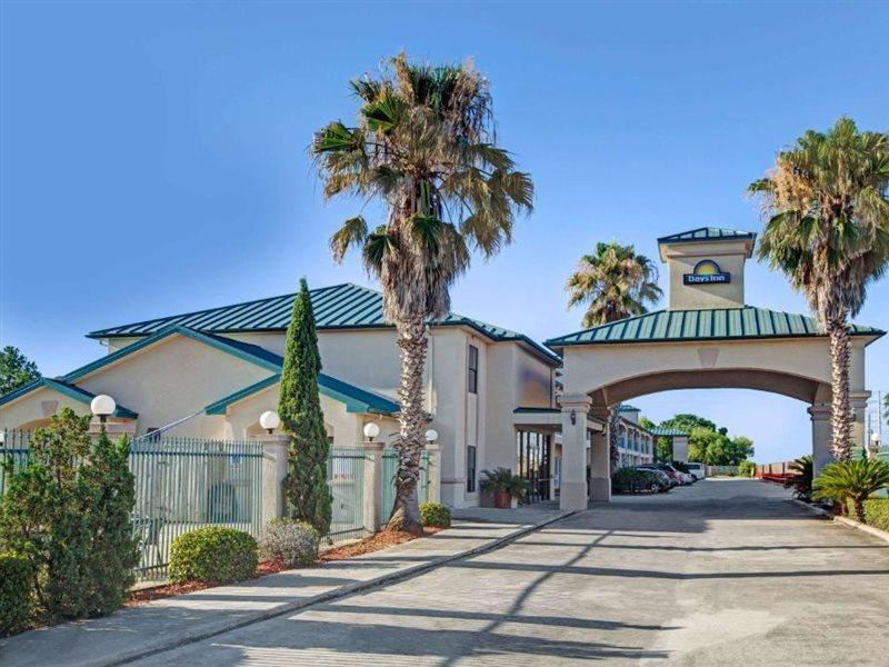 Days Inn & Suites By Wyndham Houston North - Spring Εξωτερικό φωτογραφία