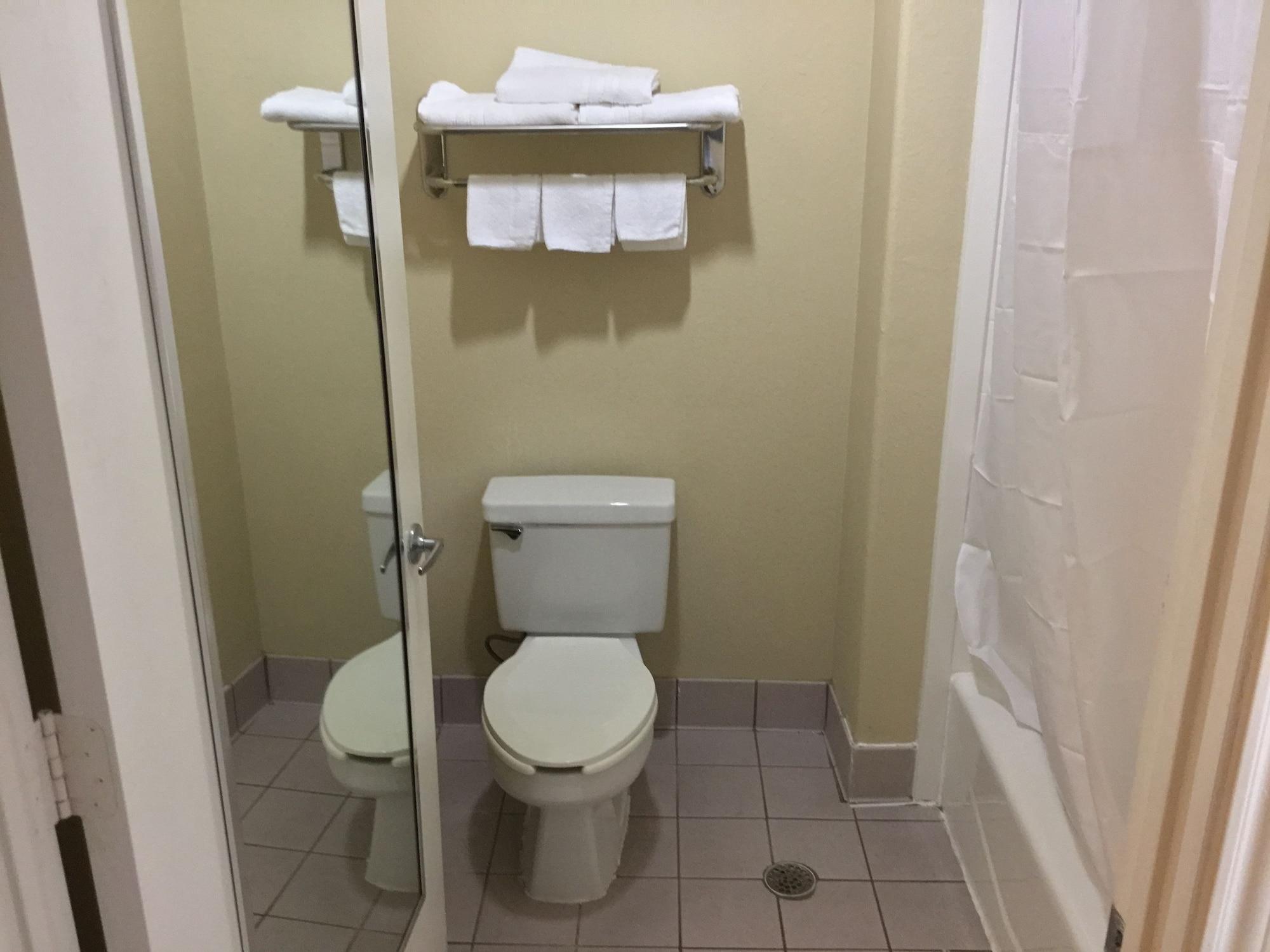 Days Inn & Suites By Wyndham Houston North - Spring Εξωτερικό φωτογραφία