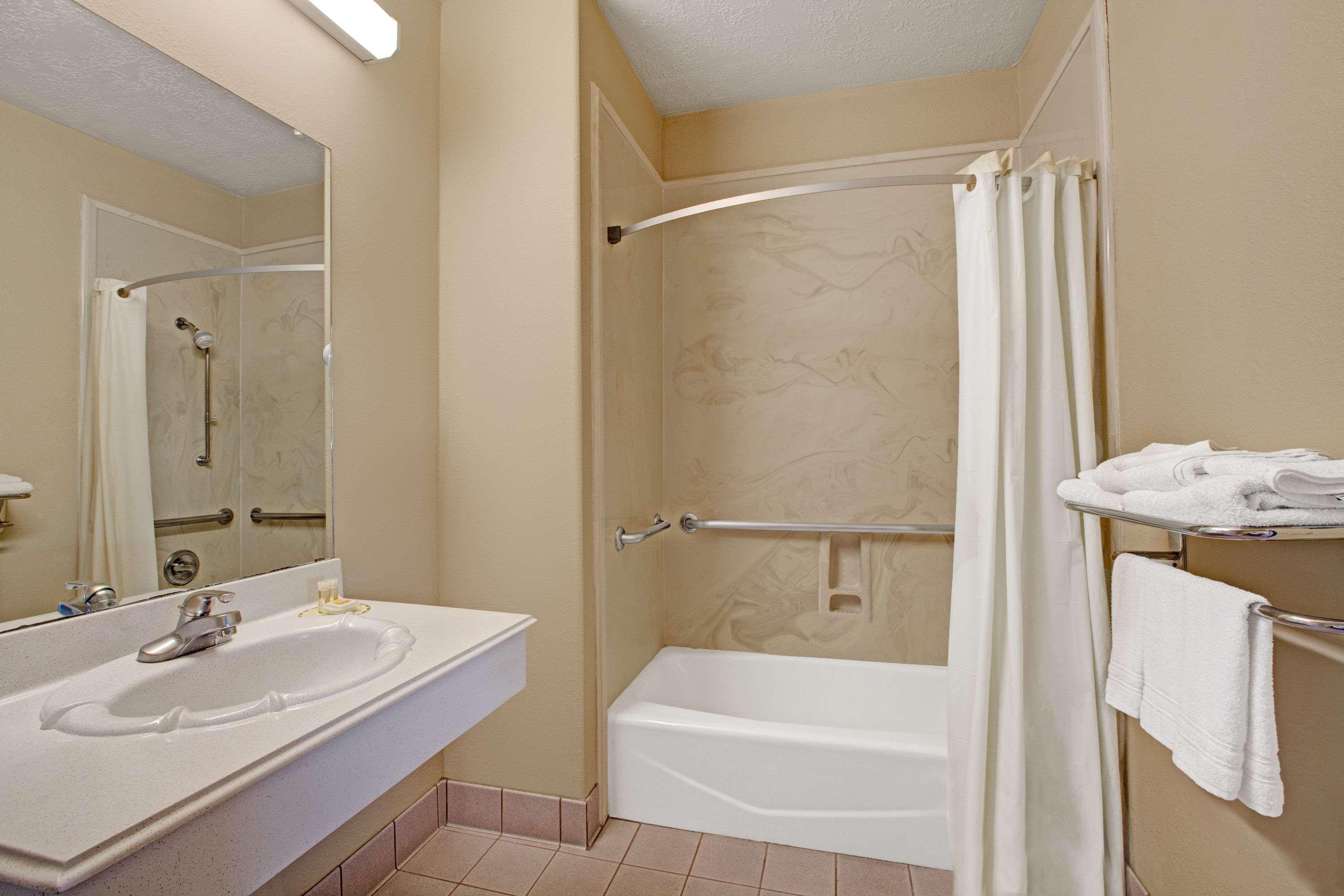 Days Inn & Suites By Wyndham Houston North - Spring Εξωτερικό φωτογραφία