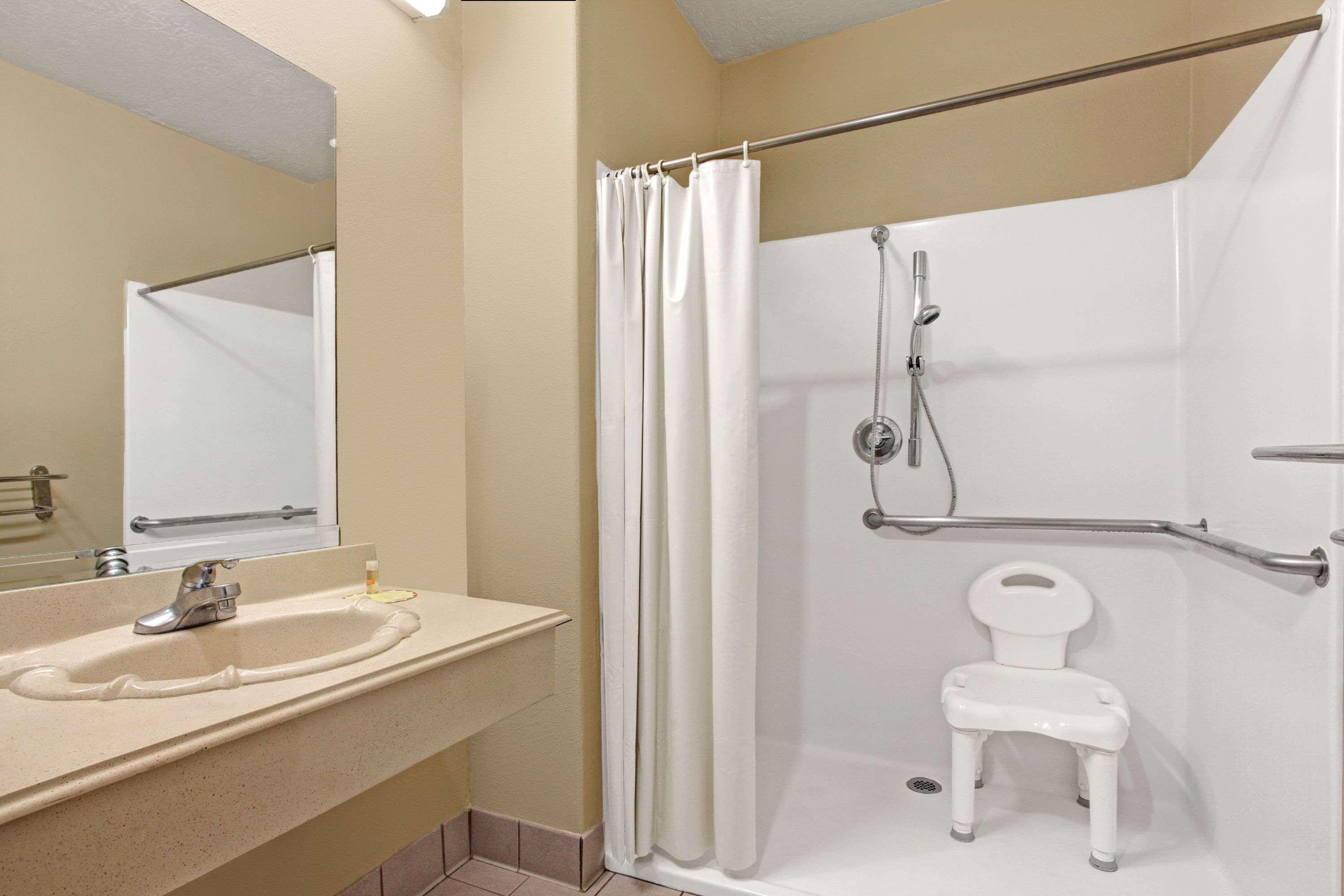 Days Inn & Suites By Wyndham Houston North - Spring Εξωτερικό φωτογραφία