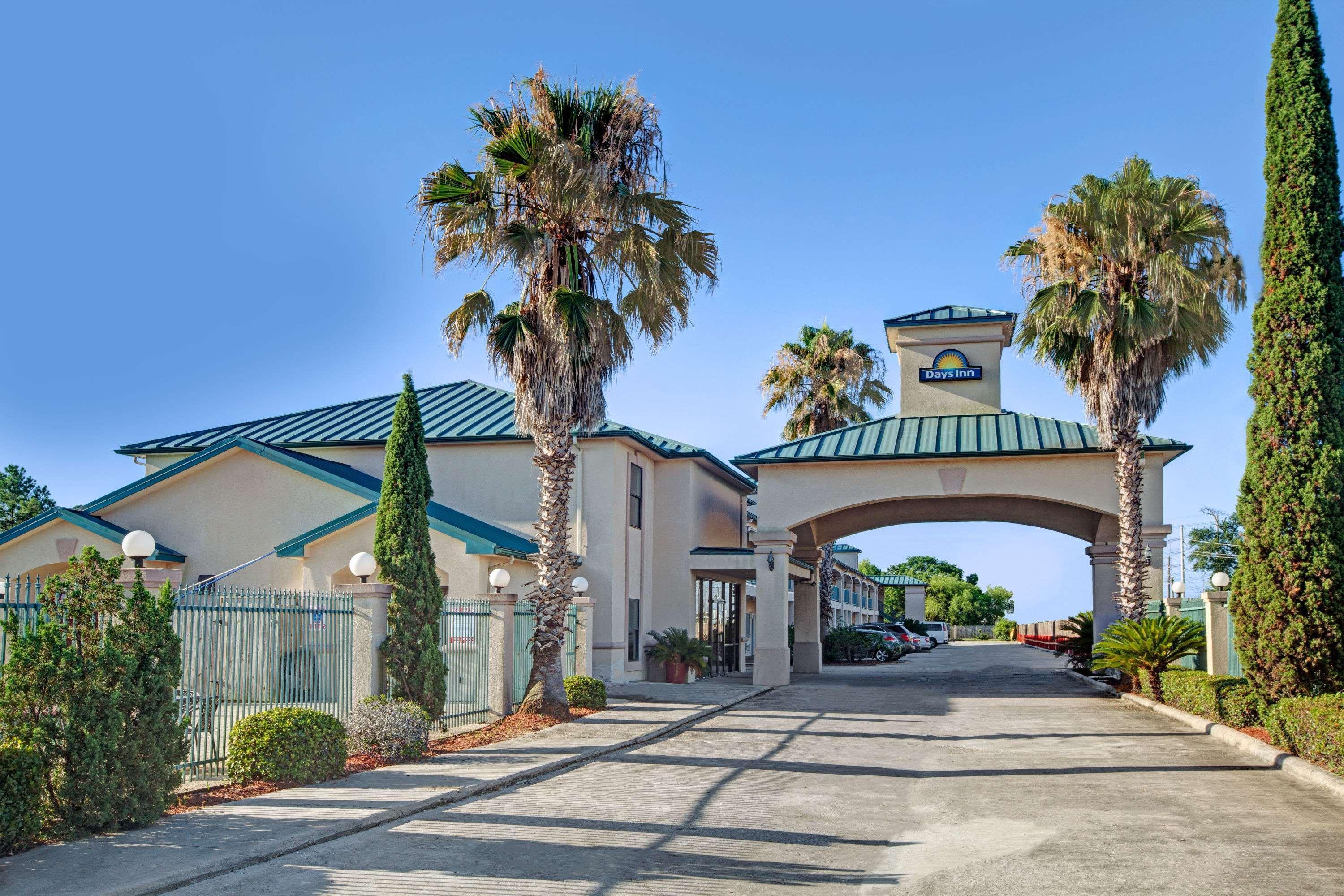 Days Inn & Suites By Wyndham Houston North - Spring Εξωτερικό φωτογραφία